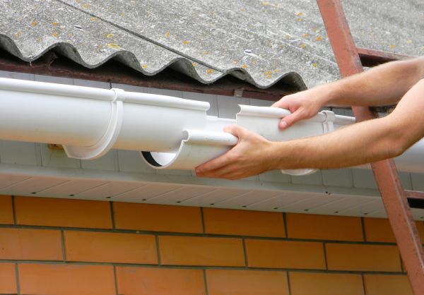 Gutter Hanging in Hillsboro
